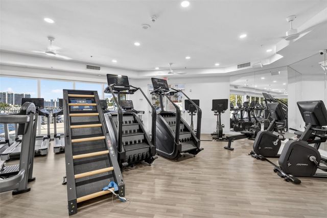 3340 NE 190th St 402, Aventura, FL 33180