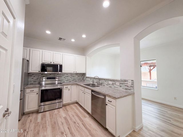 5641 S 10TH Drive, Phoenix, AZ 85041