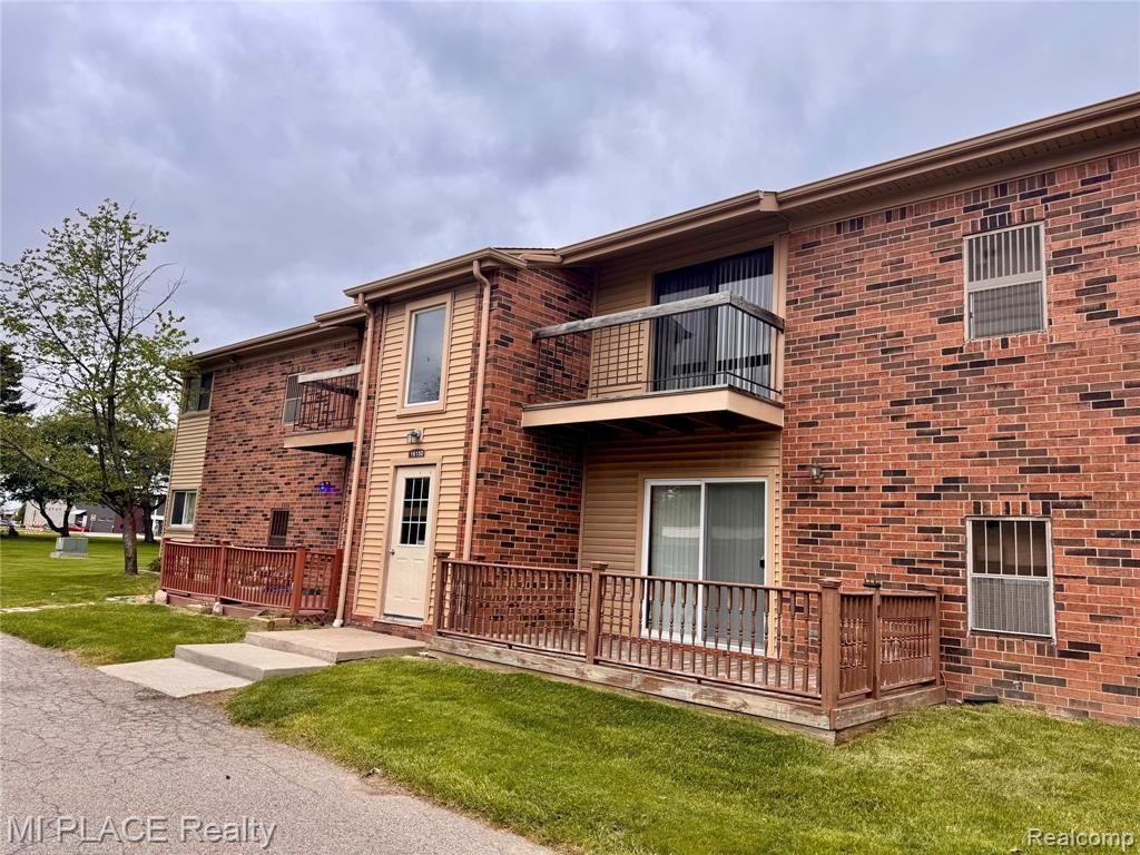 16150 Clarkson Drive 13, Fraser, MI 48026