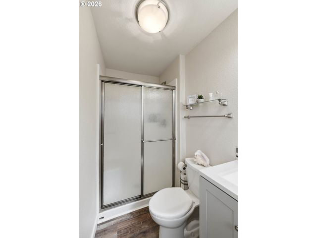 1289 FORD Ln, North Bend, OR 97459