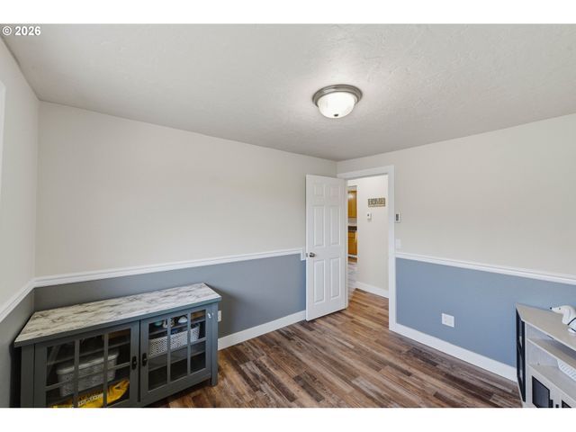 1289 FORD Ln, North Bend, OR 97459