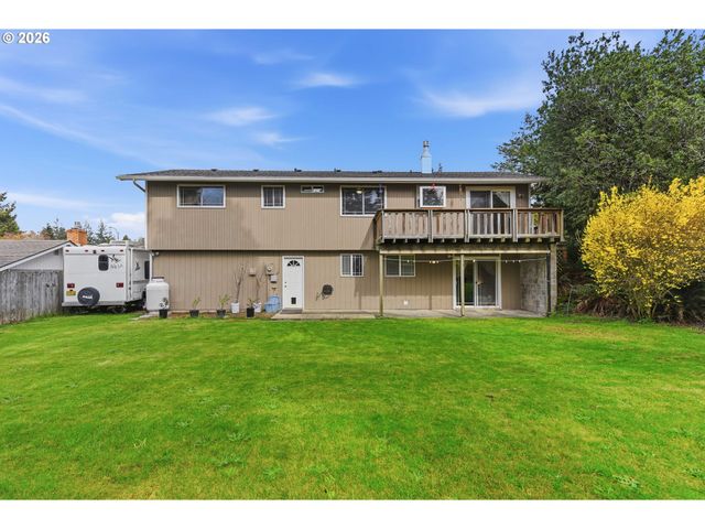 1289 FORD Ln, North Bend, OR 97459