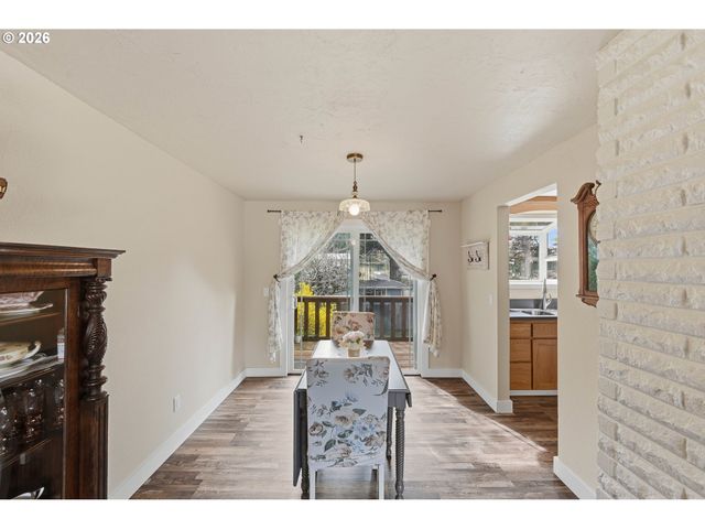 1289 FORD Ln, North Bend, OR 97459