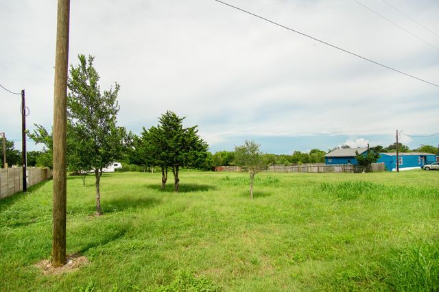 126 Cuernavaca DR, Del Valle, TX 78617