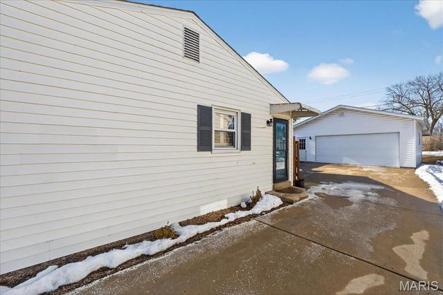 2709 Sibley Street, St Charles, MO 63301