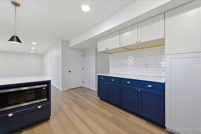 1340 Nantucket Court, Carol Stream, IL 60188