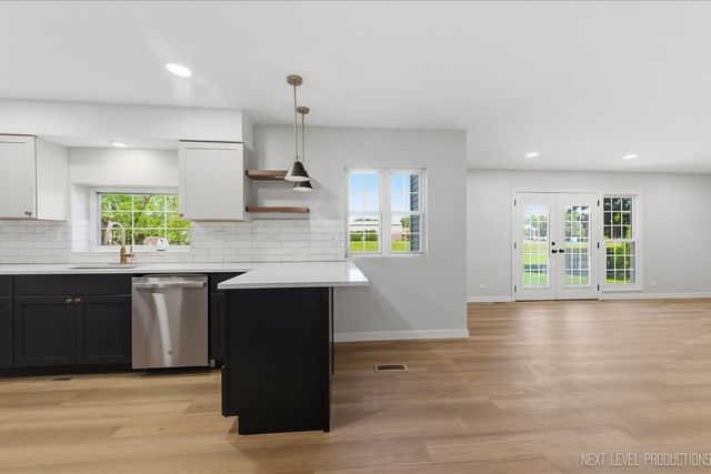 1340 Nantucket Court, Carol Stream, IL 60188