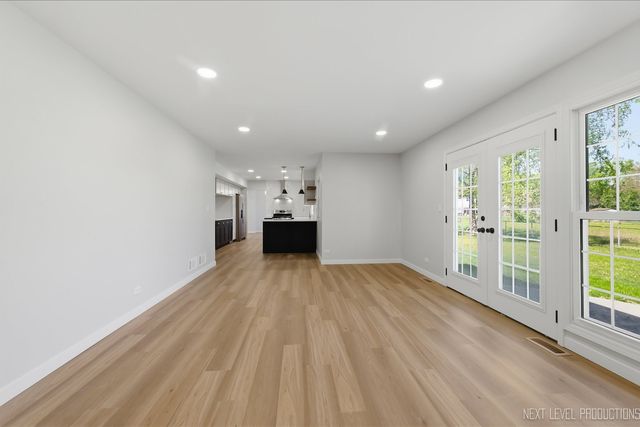 1340 Nantucket Court, Carol Stream, IL 60188