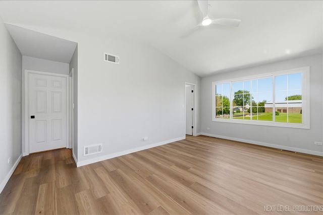 1340 Nantucket Court, Carol Stream, IL 60188