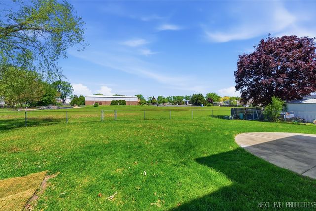 1340 Nantucket Court, Carol Stream, IL 60188
