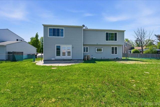 1340 Nantucket Court, Carol Stream, IL 60188