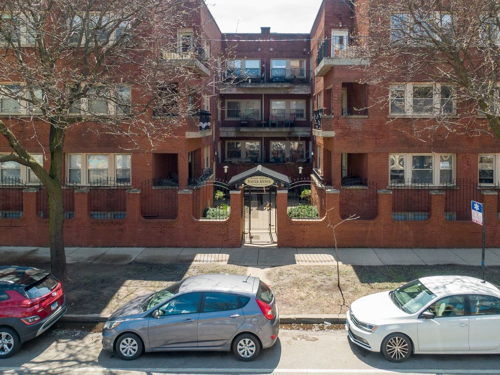 Image 2 of property listing at 1953 W FOSTER Avenue 1, Chicago, IL 60640