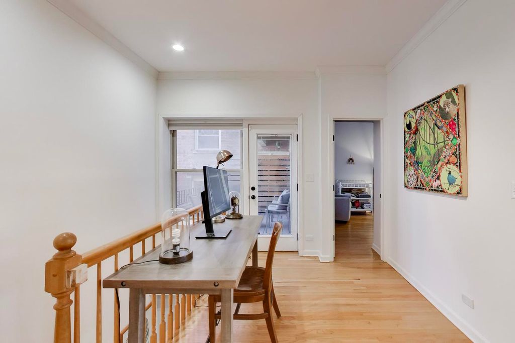 Image 12 of property listing at 1953 W FOSTER Avenue 1, Chicago, IL 60640