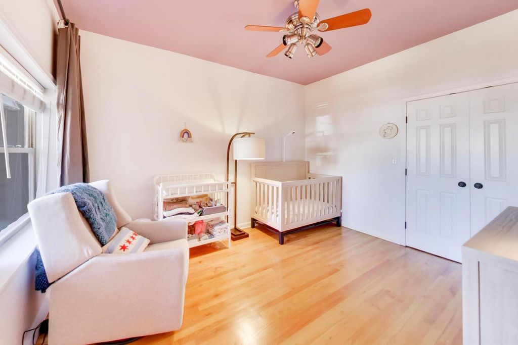 Image 18 of property listing at 1953 W FOSTER Avenue 1, Chicago, IL 60640