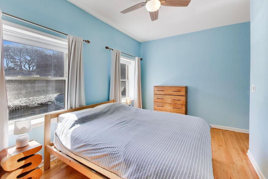 Image 25 of property listing at 1953 W FOSTER Avenue 1, Chicago, IL 60640