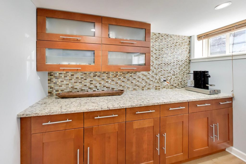 Image 37 of property listing at 1953 W FOSTER Avenue 1, Chicago, IL 60640