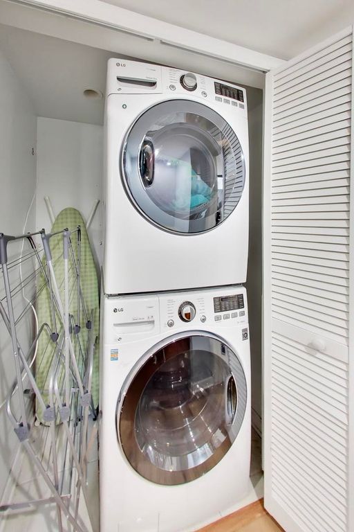 Image 39 of property listing at 1953 W FOSTER Avenue 1, Chicago, IL 60640
