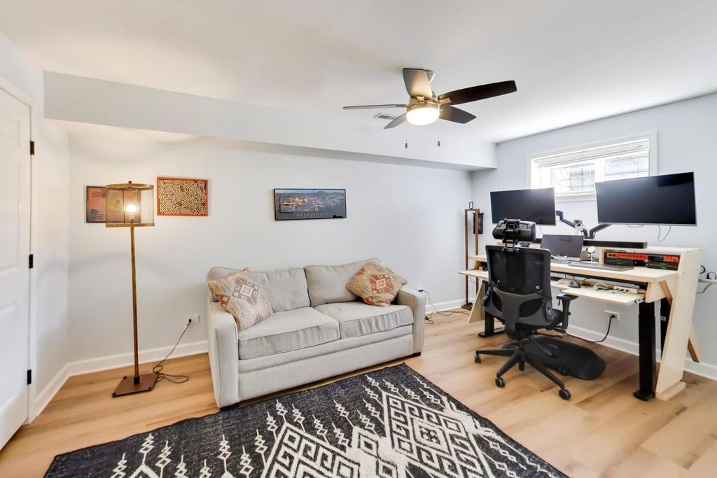 Image 40 of property listing at 1953 W FOSTER Avenue 1, Chicago, IL 60640
