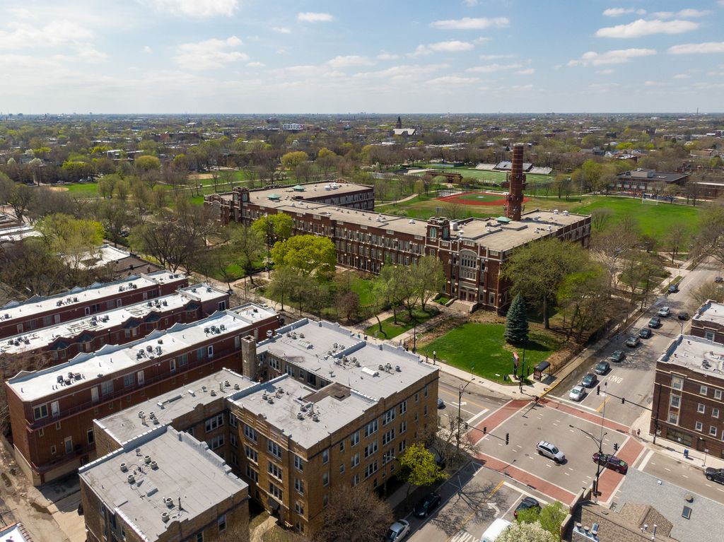 Image 47 of property listing at 1953 W FOSTER Avenue 1, Chicago, IL 60640