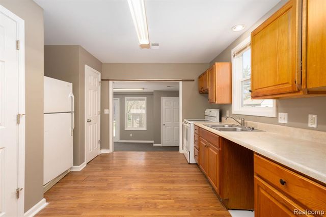 3421 N Genesee Road, Flint, MI 48506