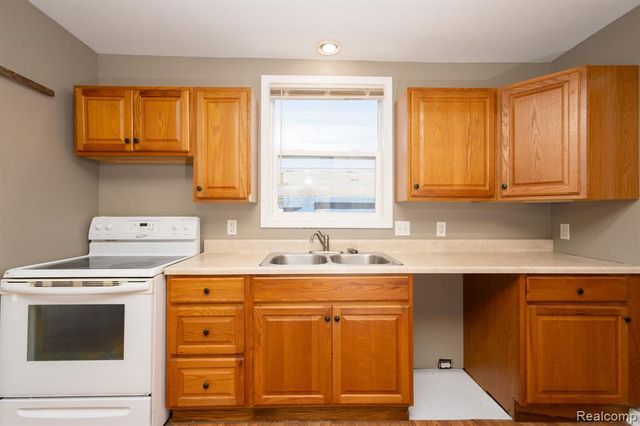 3421 N Genesee Road, Flint, MI 48506