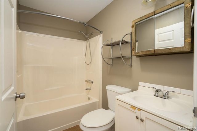 3421 N Genesee Road, Flint, MI 48506