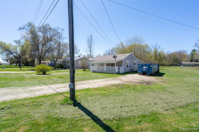 3421 N Genesee Road, Flint, MI 48506