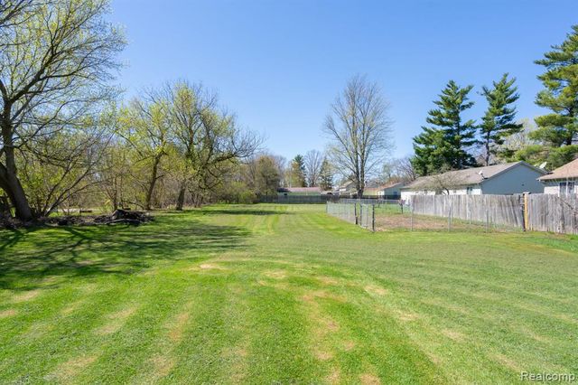 3421 N Genesee Road, Flint, MI 48506