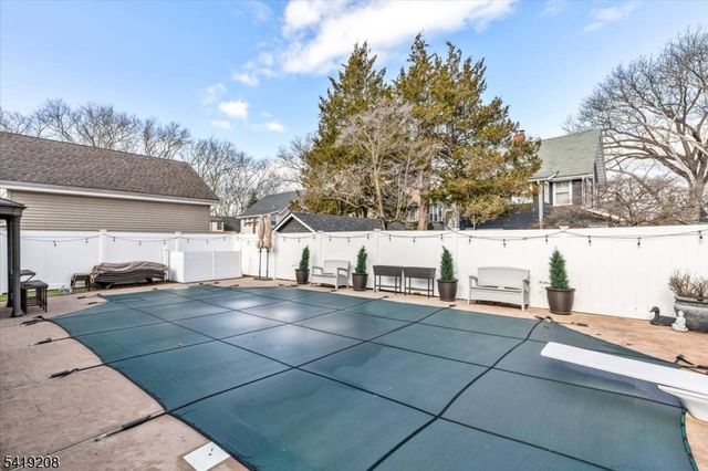 40 Courier Pl, Rutherford Boro, NJ 07070