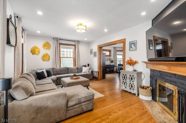 40 Courier Pl, Rutherford Boro, NJ 07070