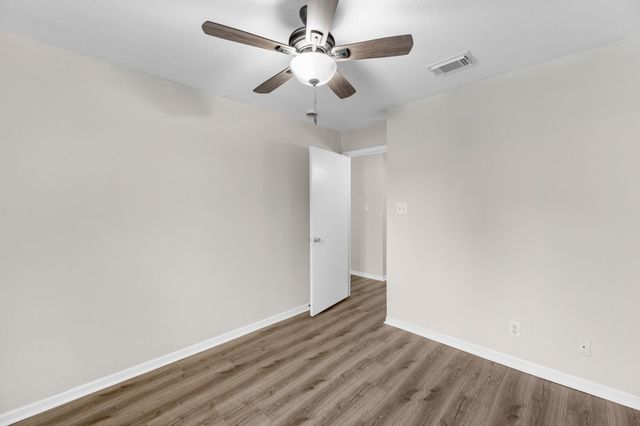 1900 Bay Area Boulevard 214, Houston, TX 77058