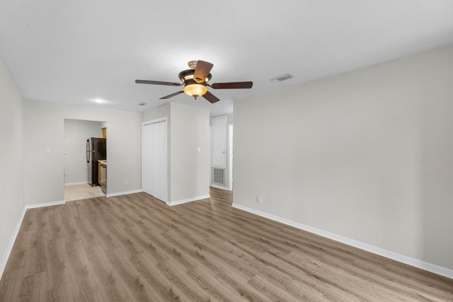 1900 Bay Area Boulevard 214, Houston, TX 77058