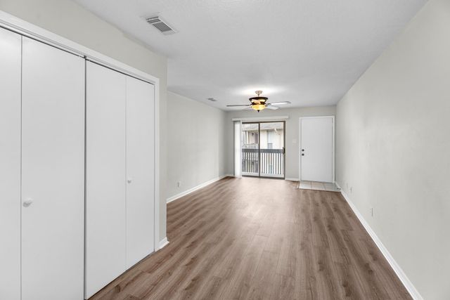 1900 Bay Area Boulevard 214, Houston, TX 77058