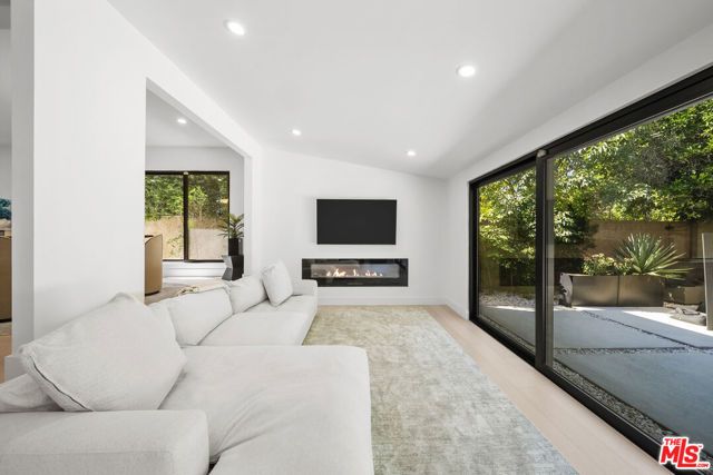 15431 Milbank Street, Encino (los Angeles), CA 91436