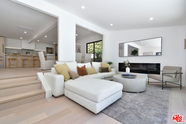 15431 Milbank Street, Encino (los Angeles), CA 91436