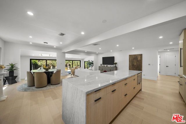 15431 Milbank Street, Encino (los Angeles), CA 91436