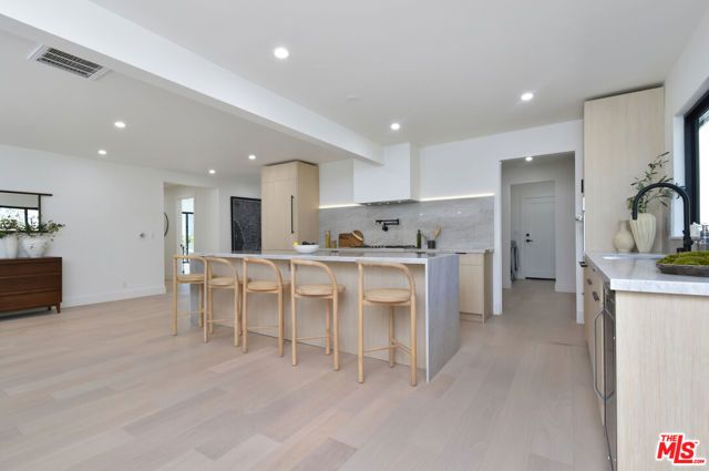 15431 Milbank Street, Encino (los Angeles), CA 91436