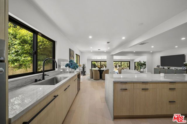 15431 Milbank Street, Encino (los Angeles), CA 91436