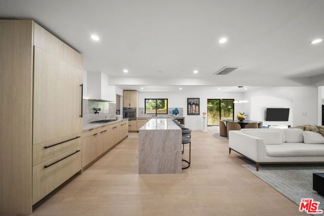 15431 Milbank Street, Encino (los Angeles), CA 91436