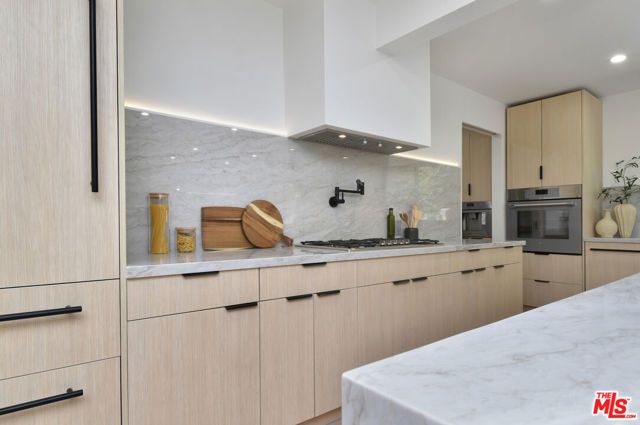 15431 Milbank Street, Encino (los Angeles), CA 91436