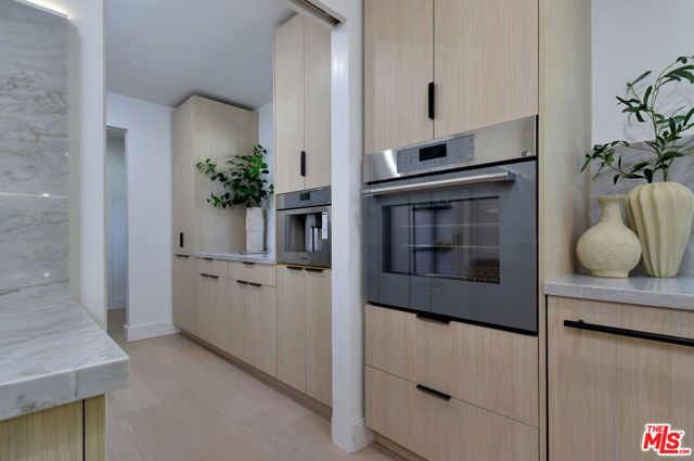 15431 Milbank Street, Encino (los Angeles), CA 91436