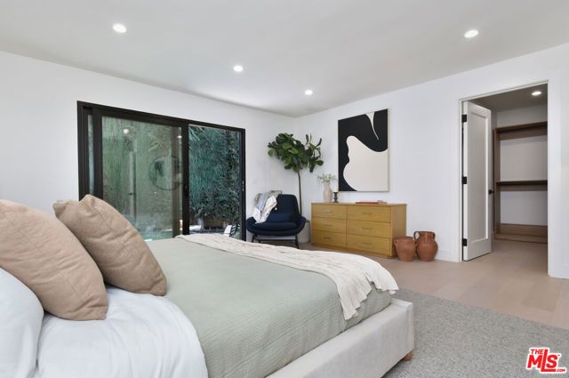 15431 Milbank Street, Encino (los Angeles), CA 91436