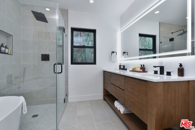 15431 Milbank Street, Encino (los Angeles), CA 91436