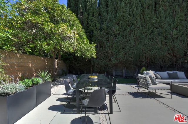 15431 Milbank Street, Encino (los Angeles), CA 91436