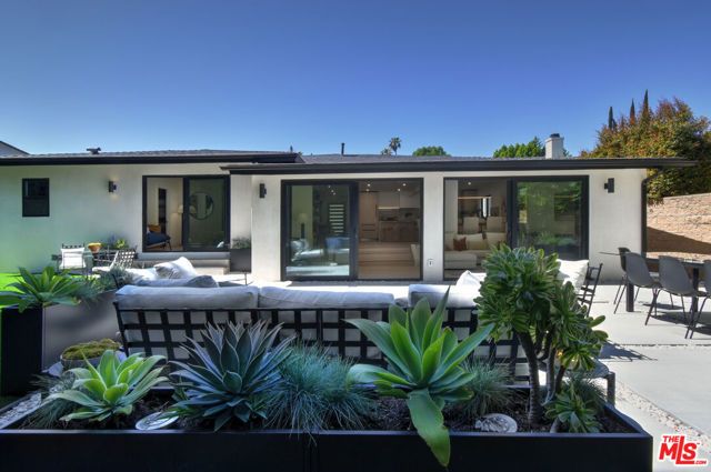 15431 Milbank Street, Encino (los Angeles), CA 91436