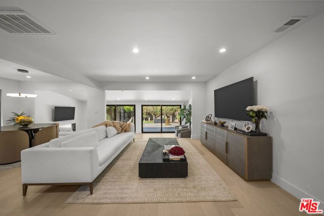 15431 Milbank Street, Encino (los Angeles), CA 91436