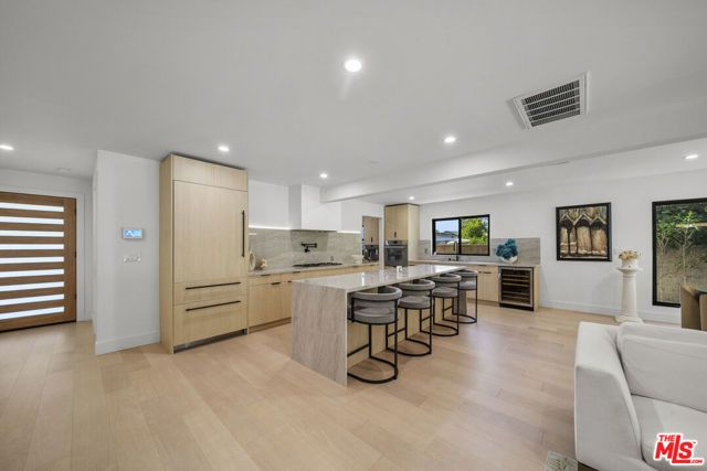 15431 Milbank Street, Encino (los Angeles), CA 91436