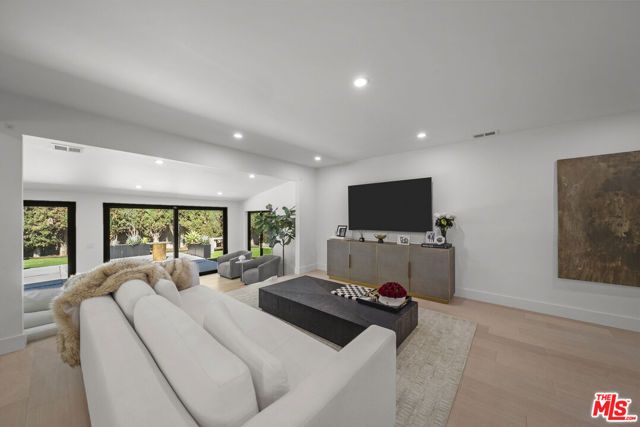 15431 Milbank Street, Encino (los Angeles), CA 91436