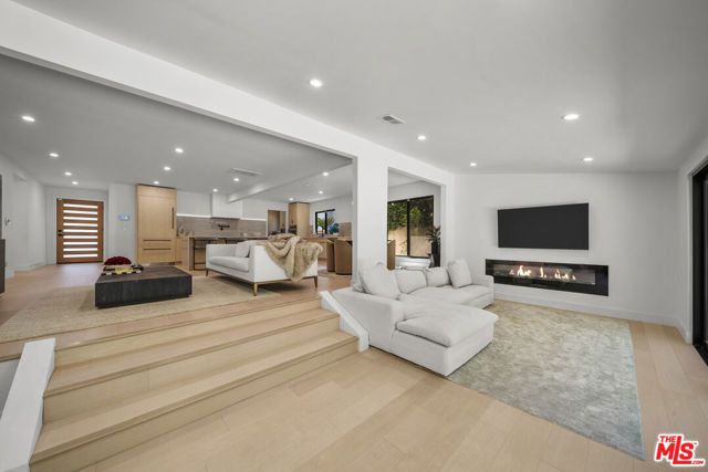 15431 Milbank Street, Encino (los Angeles), CA 91436