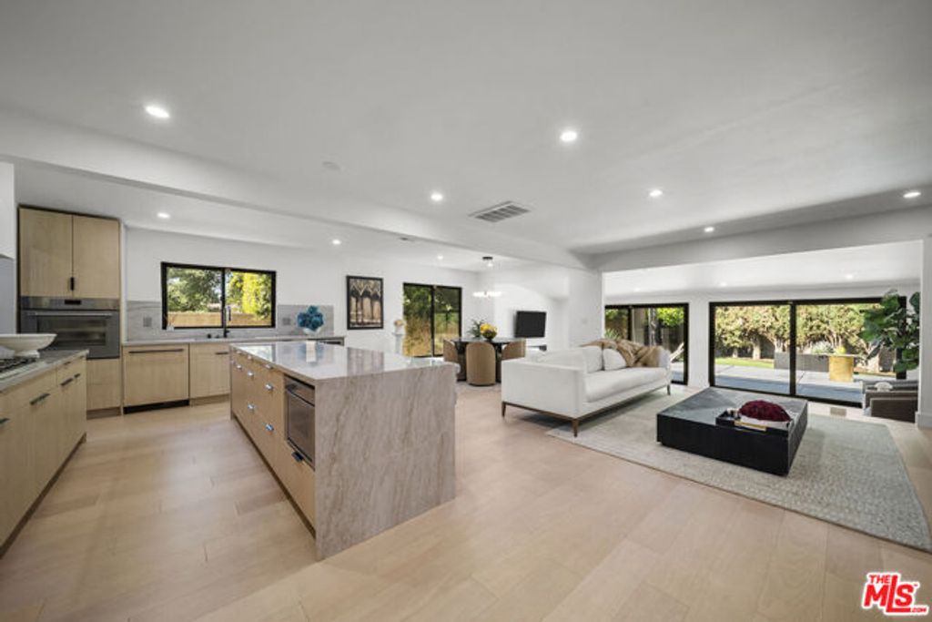 15431 Milbank Street, Encino (los Angeles), CA 91436